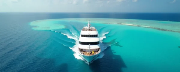 entre-le-sri-lanka-et-les-maldives-le-bateau-offre-une-traversee-de-reve